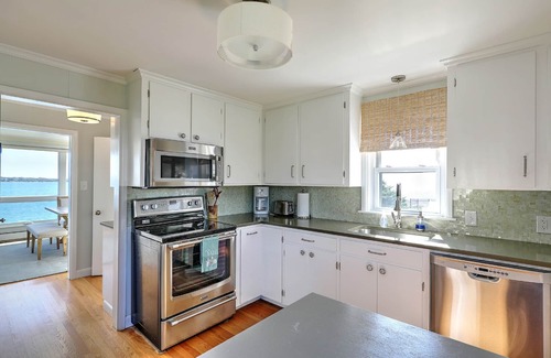 Bonnet Shores House | Spectacular water views of Beaver Tail and Jamestown Bridge