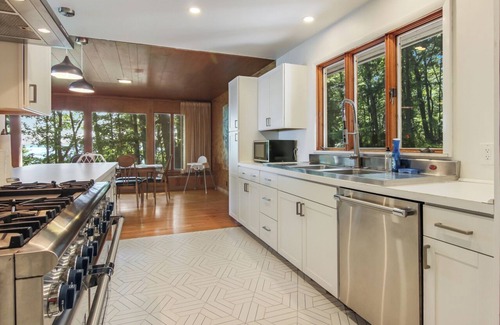 Traverse City House | Spectacular West Bay views on 58 wooded acres! 10 mins to downtown TC