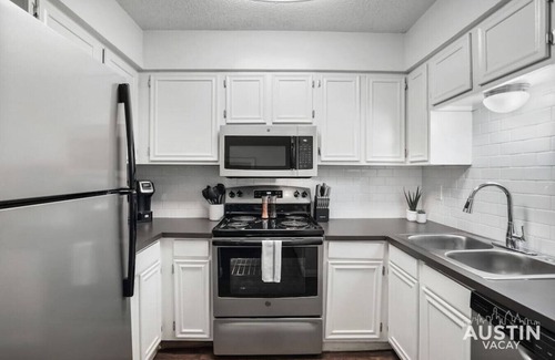 Hyde Park Apartment | Speedway #107 xxxxxx