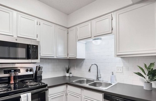 Hyde Park Apartment | Speedway #107 xxxxxx