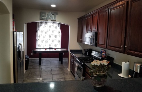 Las Vegas House | Speedway 5 min, strip 15min. Mtn/train views