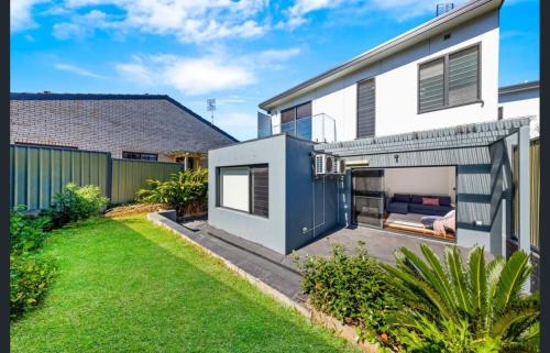 Speers Point House | Speers Point Lakeviews on The Esplanade