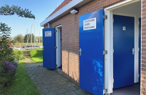 Stavenisse Boat Rental | Spend a night on the water in a cosy houseboat