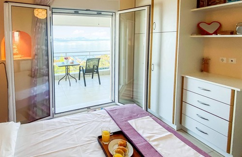 Kato Diminio House | Spend an unforgettable vacation in this attractive vacation home with sea view!