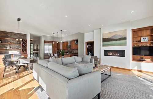 Bigfork House | Spend Holidays Here! Lake House, less than a Mile from Downtown Bigfork!