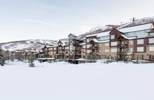 North Park City Condo | Spend the Holidays Here! Condo with On-Site Chairlift and Mountain Views!