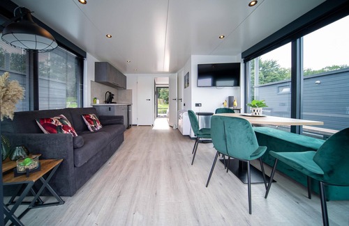 Middelaar Boat Rental | Spend the night in harbour lodge in Limburg