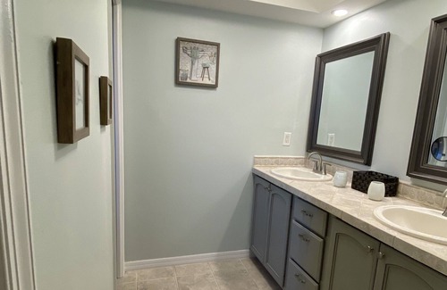 McGregor House | Spend your deserved vacation at the Palmtree Paradise, pool and hot tub