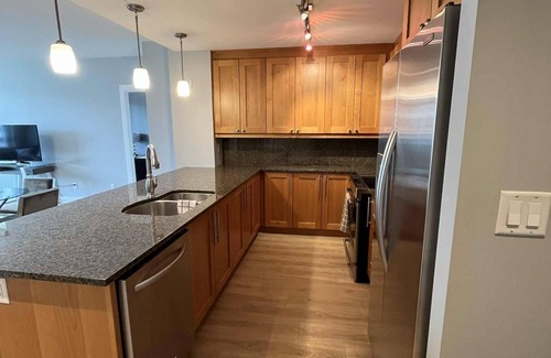 Okanagan-Similkameen Condo | Spend your summer at the lake and in the vineyards!