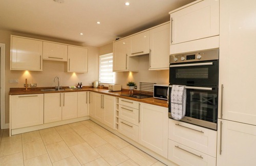 Newton Saint Cyres Cottage | SPICERY, pet friendly, with hot tub in Tedburn St Mary
