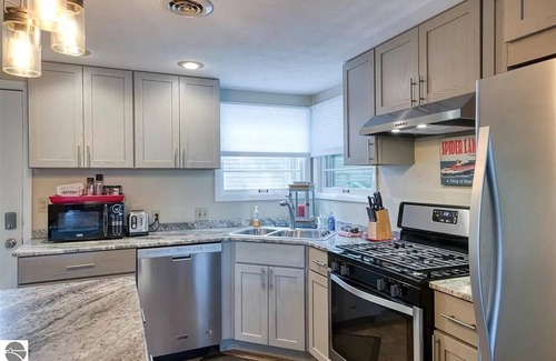 Mayfield House | Spider Lake Cottage near Traverse City