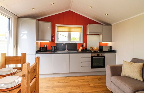 Swadlincote Cottage | SPINDLE, pet friendly, with hot tub in Donisthorpe