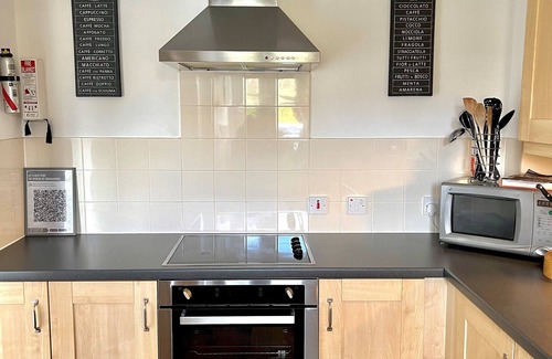 South Cerney Ski Chalet | Spinnaker Lodge · Cotswolds Lakeside Home