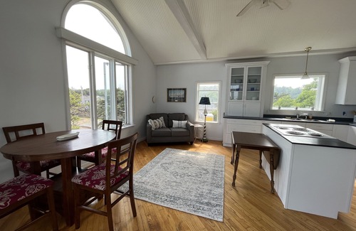 Phippsburg House | Spinneys Guesthouse & Beach Cottages