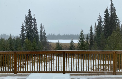 100 Mile House Ski Chalet | Spirit Winds private lakefront Chalet