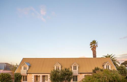 Waterhouse House | Splash by the Sea - Waterfront Accommodation