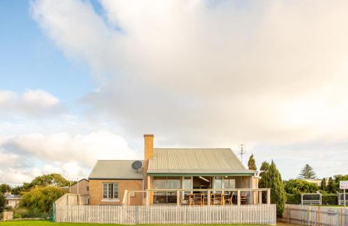 Waterhouse House | Splash by the Sea - Waterfront Accommodation