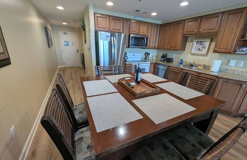 West Panama City Beach Condo | Splash Resort 2 BR/2 Bath, 2nd Floor, Great Family Unit, Beach Service included!