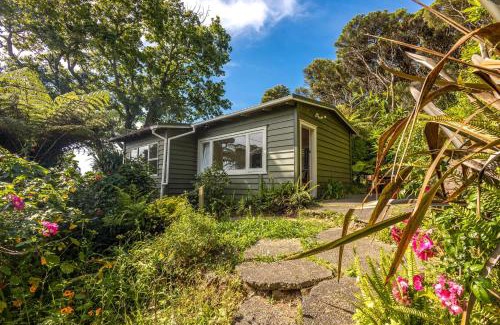 Omiha House | Splashing Tūi Cottage