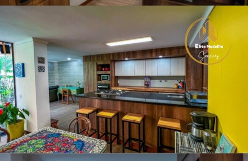 El Poblado House | Splendid 3-Bedroom House in El Poblado - Your Dream House for Rent