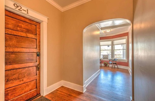 Central Midtown Apartment | Splendid Colonial in Midtown with Parking