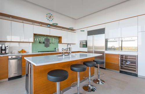 Town of Lloyd House | Splendid Isolation: Private Luxury. Breathtaking Modern Villa On Hudson Bluffs.