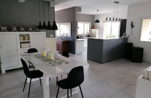 Rochefort-du-Gard Villa | splendid Villa of 250 M2 With Private Pool/Tennis site: www. mas-jasmine. com