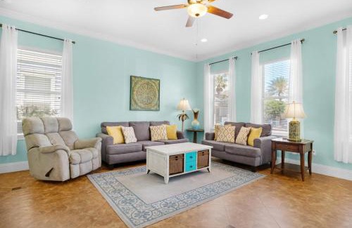 Villages of Crystal Beach House | Splish Splash Pet friendly Pool view