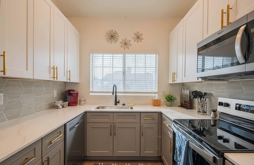 North Scottsdale Apartment | Sport Court Game Room King Bed 2 Self-Check in
