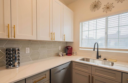 North Scottsdale Apartment | Sport Court Game Room King Bed 2 Self-Check in