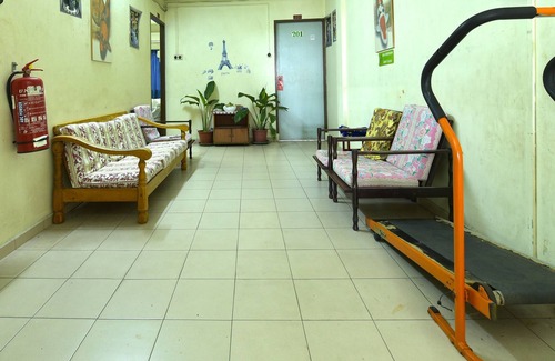 Pegawai Hotel | Spot On 90625 Super Green Grass Hotel