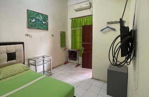 Pekanbaru Hotel | SPOT ON 93270 Handisa Homestay SyariahNearKedai Kopi Atien
