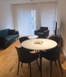 Canning Town Apartment | SPOTLESs APARTmENT