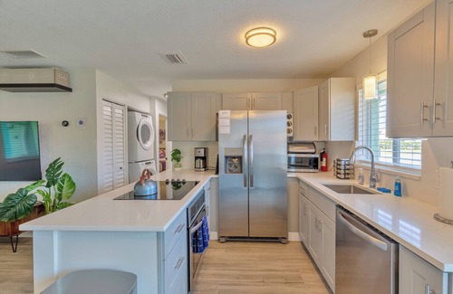 Dunedin Condo | Spotlessly Clean Comfy King Beds 1 Mi 2 Honeymoon Beach Pass Included 4 Stay