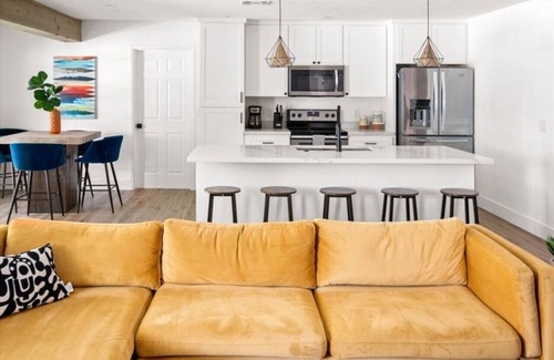 Shea North Estates House | Sprawling Home with Heated Pool - Pickleball - Basketball - Game Room - Fire Pit - Games Galore