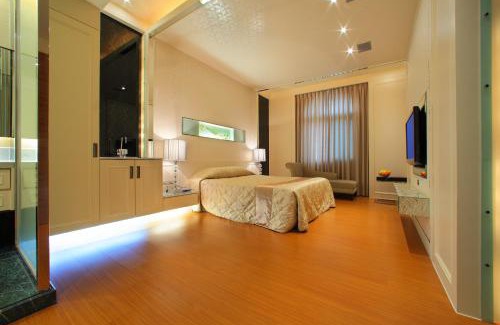 South District Hotel | Spring Hotel