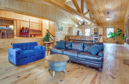 Turners House | Springfield Home w/ Private Patio & Gas Grill!
