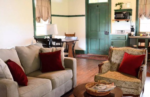 Steelville Cottage | Spruce Edge Guest Housen