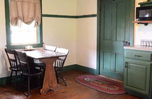 Steelville Cottage | Spruce Edge Guest Housen