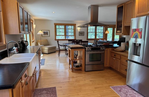 Waldoboro House | Spruce Ledge - mid-coast Maine. ocean views w deep water access. sauna. retreat.