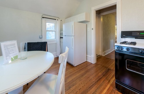Mapleton Hill Apartment | Spruce Street hideaway