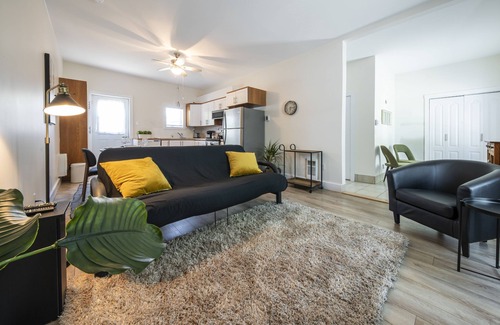 East Angus Hotel | Square Victoria Maison Hôtelière