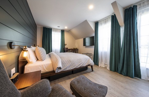 East Angus Hotel | Square Victoria Maison Hôtelière