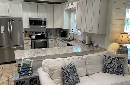 East Beach Cottage | SSI, East Beach cottage w/large pool. Pet friendly. Bikes. Putting green