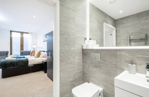 St Albans Apartment | St Albans Spacious 2 bed, 2 bathrooms apartment Family living space Netflix WiFi