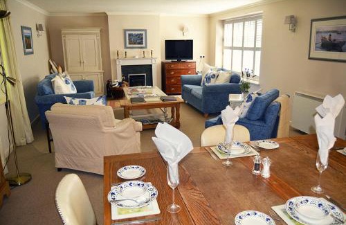 Helston House | St Corantyn Cottage