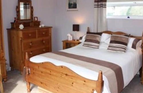 Wiseman's Bridge Apartment | St Helens Apartment 1