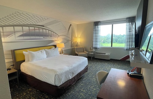 Airport Township Hotel | St. Louis Airport Hotel