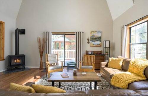 Saint Mary's House | St Marys Glacier Retreat A Cozy Lakeside Escape