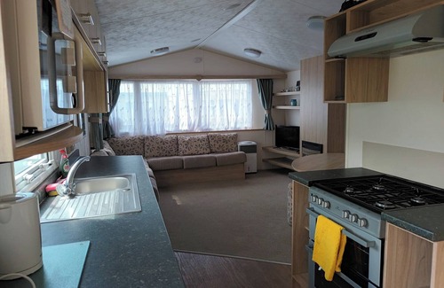 Brightlingsea Cabin | St Osyth - Seaside 3-Bedroom Lodge - Sleeps 6